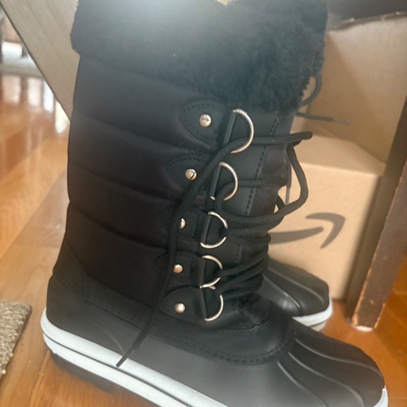 Brand new Women’s Snow boots - Picture 2 of 6